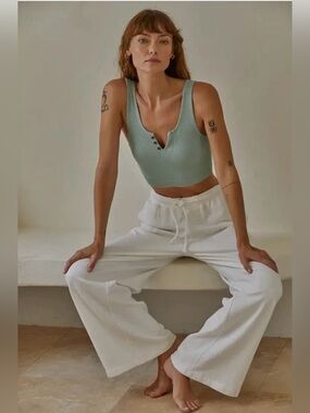 By Together Seamless Ribbed Henley Crop Tank-Size M/L–Fits Small/Medium-Mint